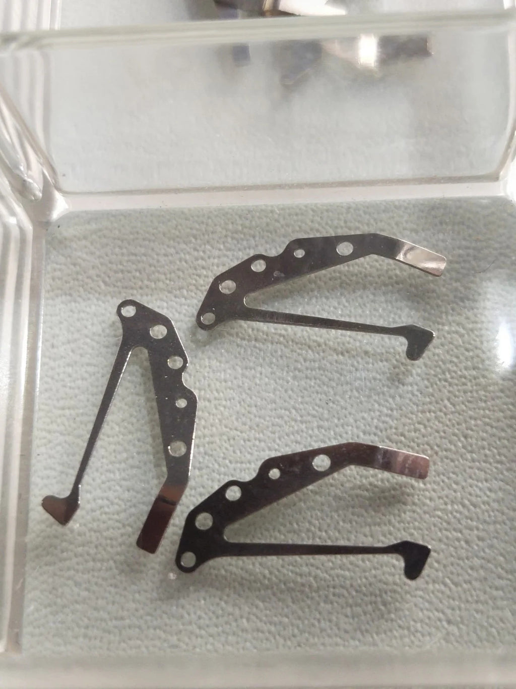Seiko Part. 389 004 Sitting lever Axel Spring Cal. 0139A (1pc