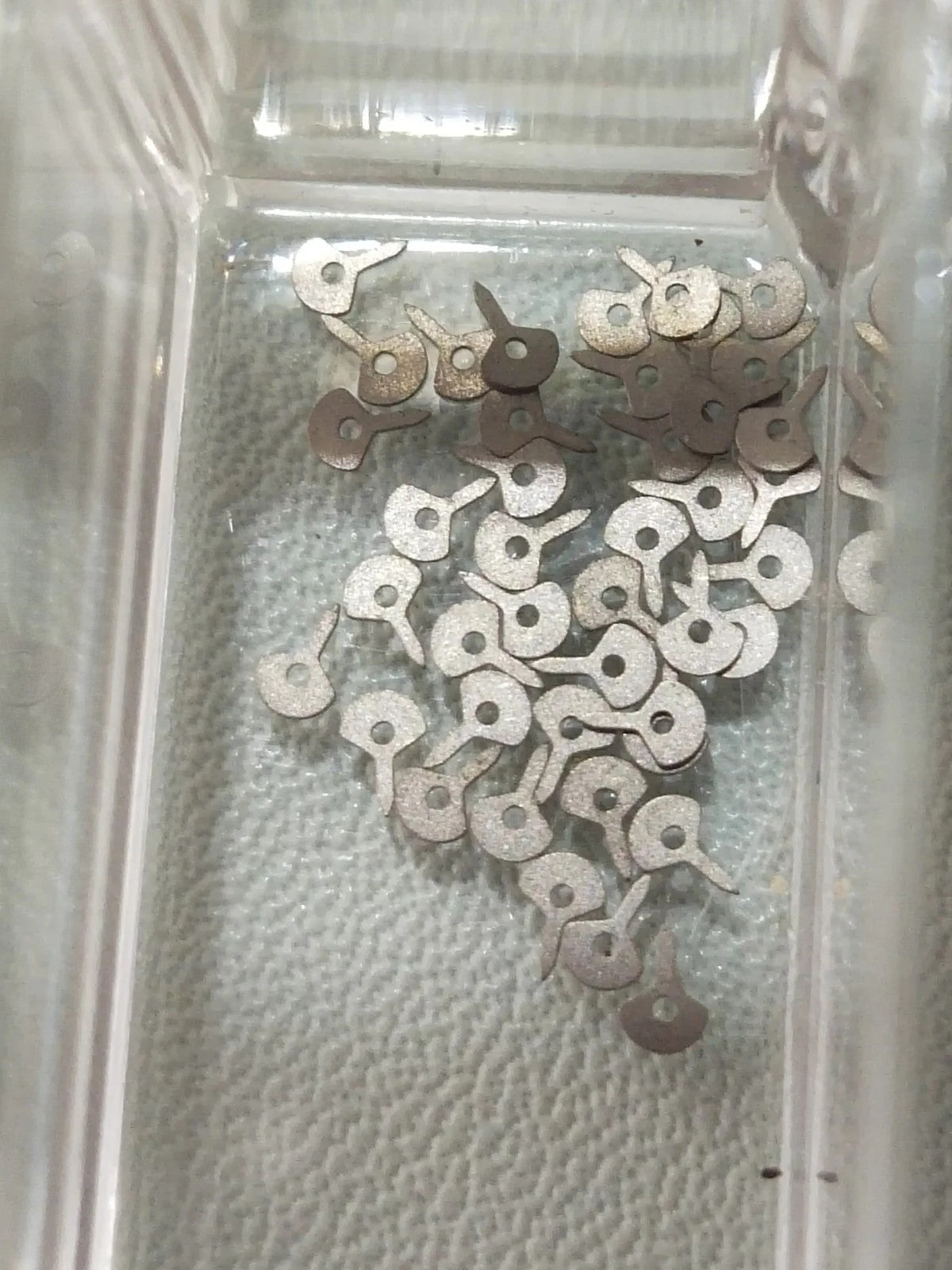 NOS Seiko Parts 556 221 /1pc