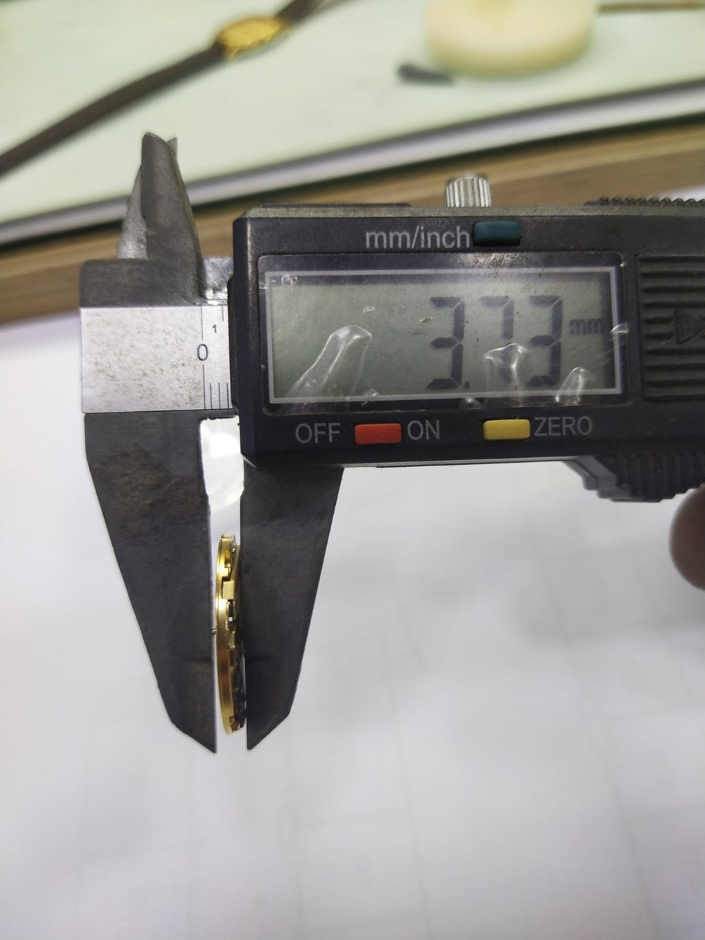 ETA 255 441 movement / 2 hands / date 3/4 clock /The Long minute wheel/Full work