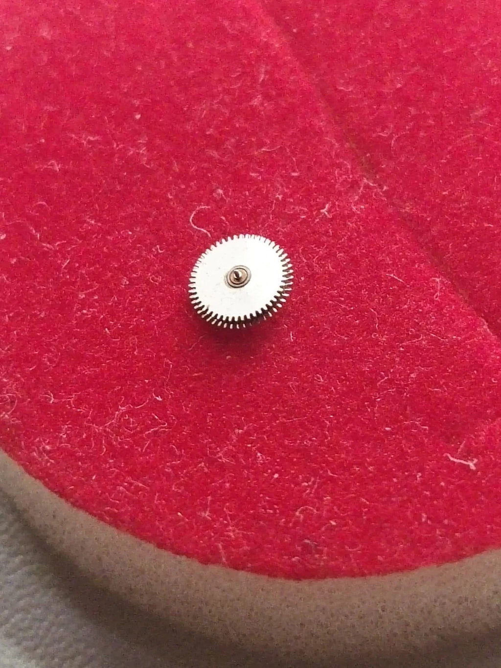 NOS Seiko Parts 667 250 /1pc