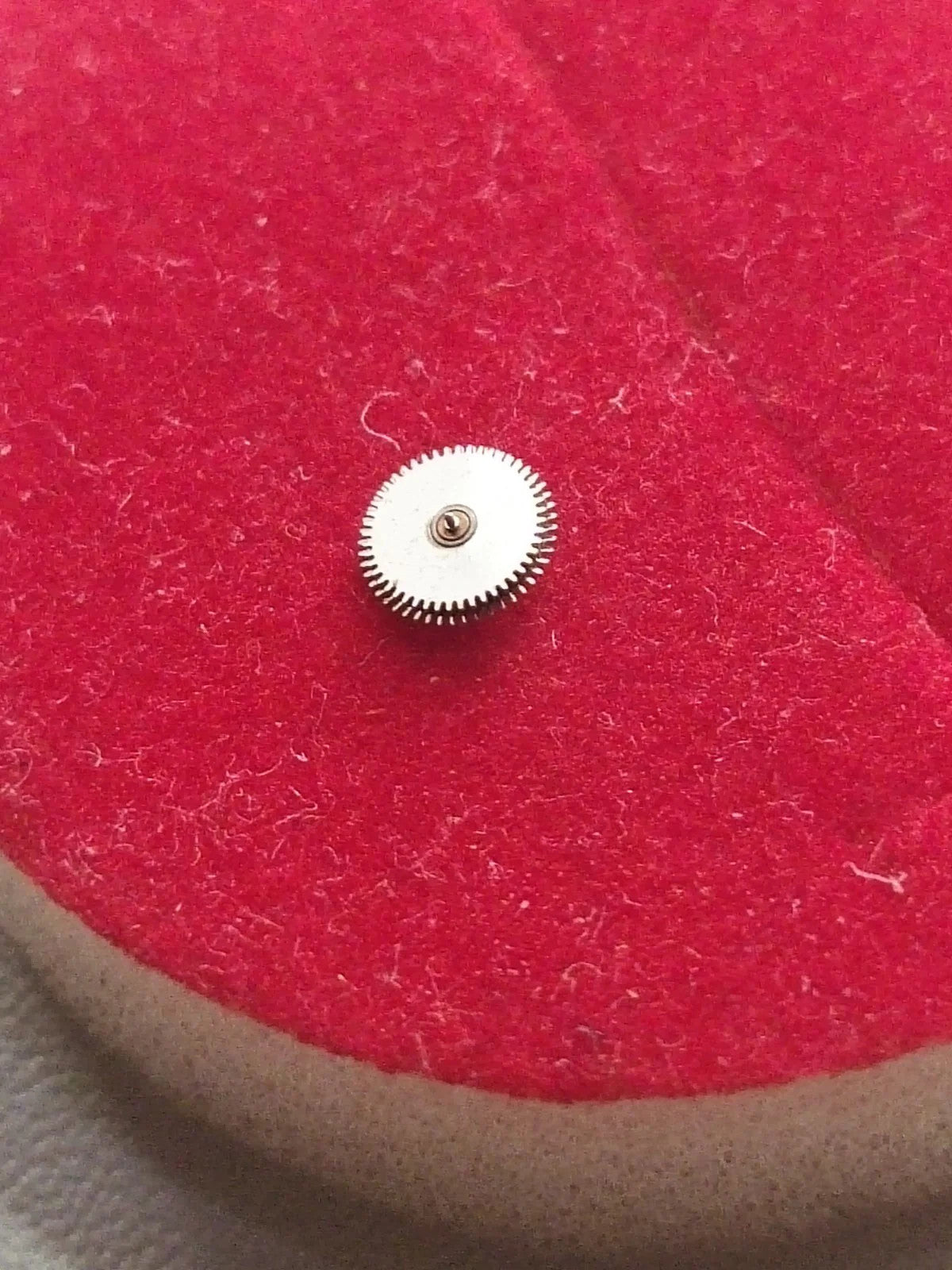 NOS Seiko Parts 667 250 /1pc