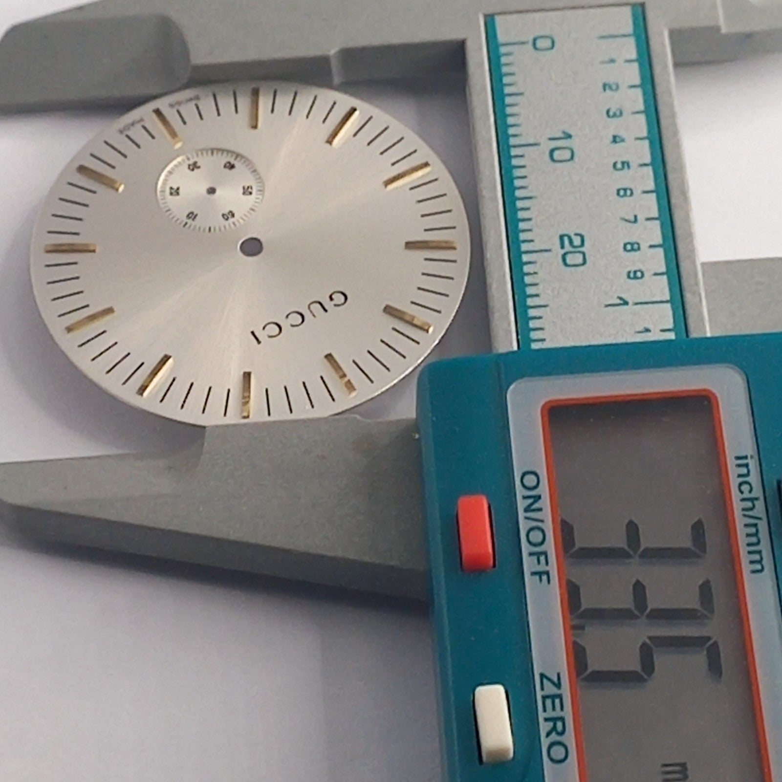 GUCCI Original /  Dail / Part No. 051./ Color  SILVER