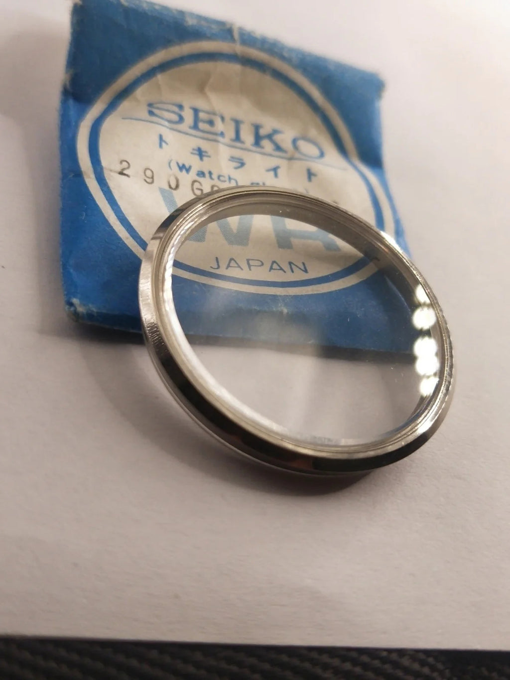 New Old Stok original Seiko glass 290G05GNS