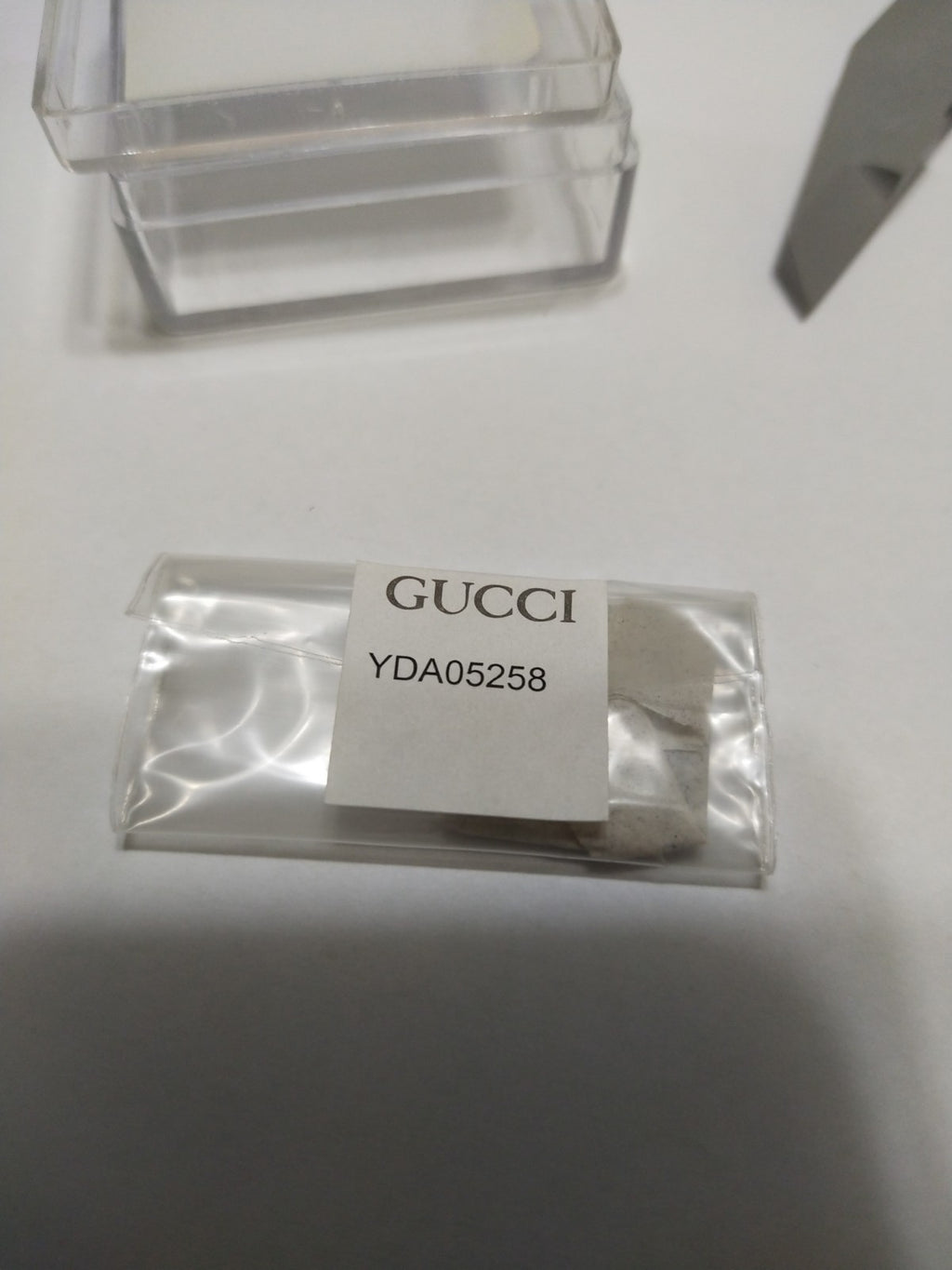 GUCCI Original / Dail  diamond/ Part No. YD05258 / black color 