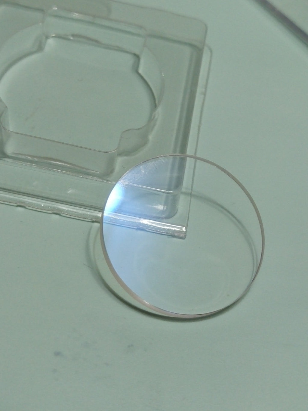 GUCCI Original /Sapphire Crystal / Part No. YDA 42041