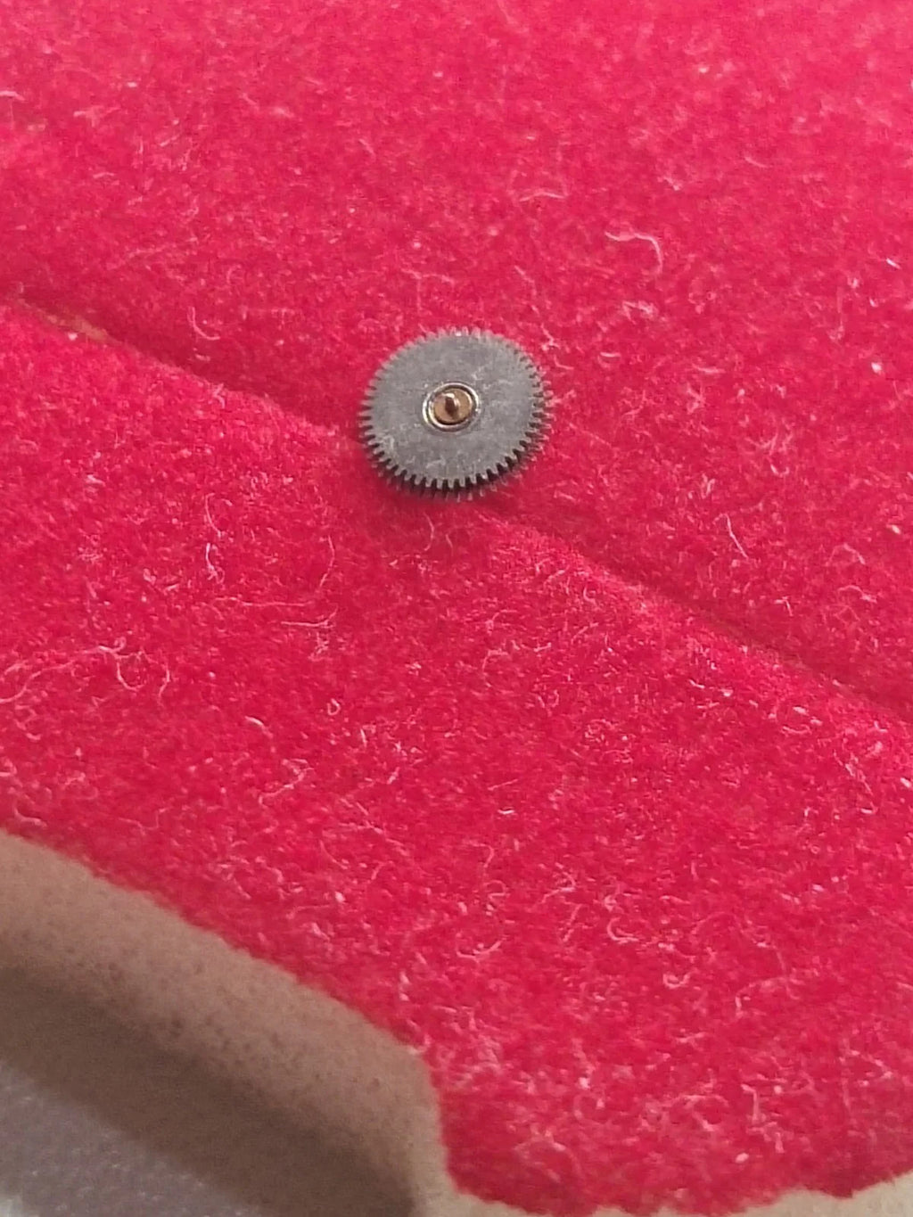 NOS Seiko Parts 668 250 /1pc