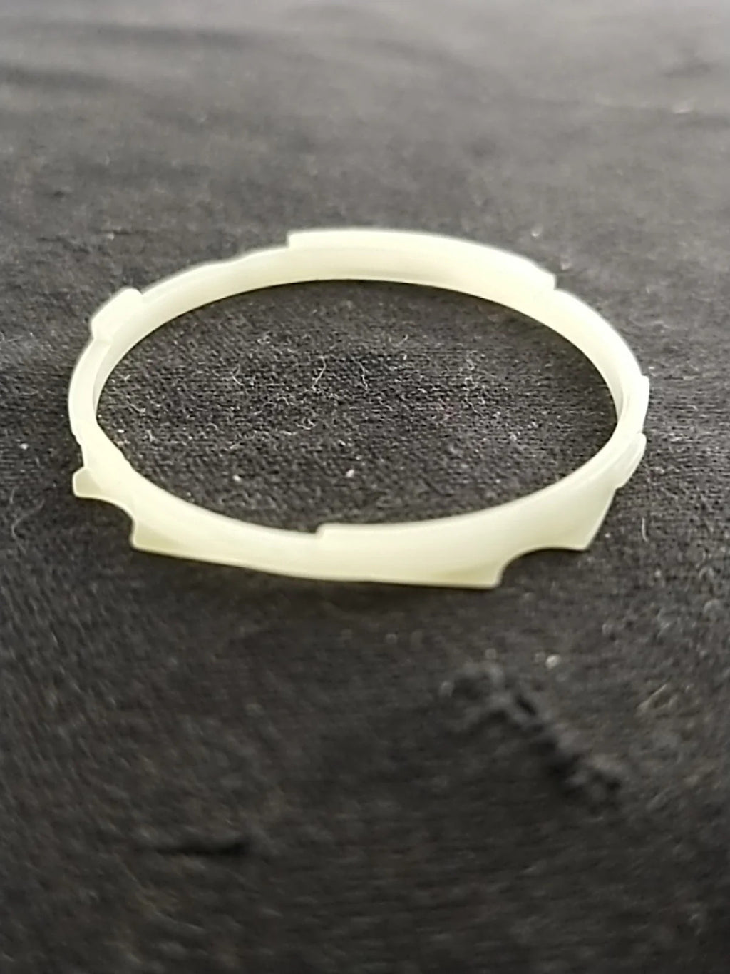 NOS Seiko Part . 8609 0540 / Holdingring For gasket