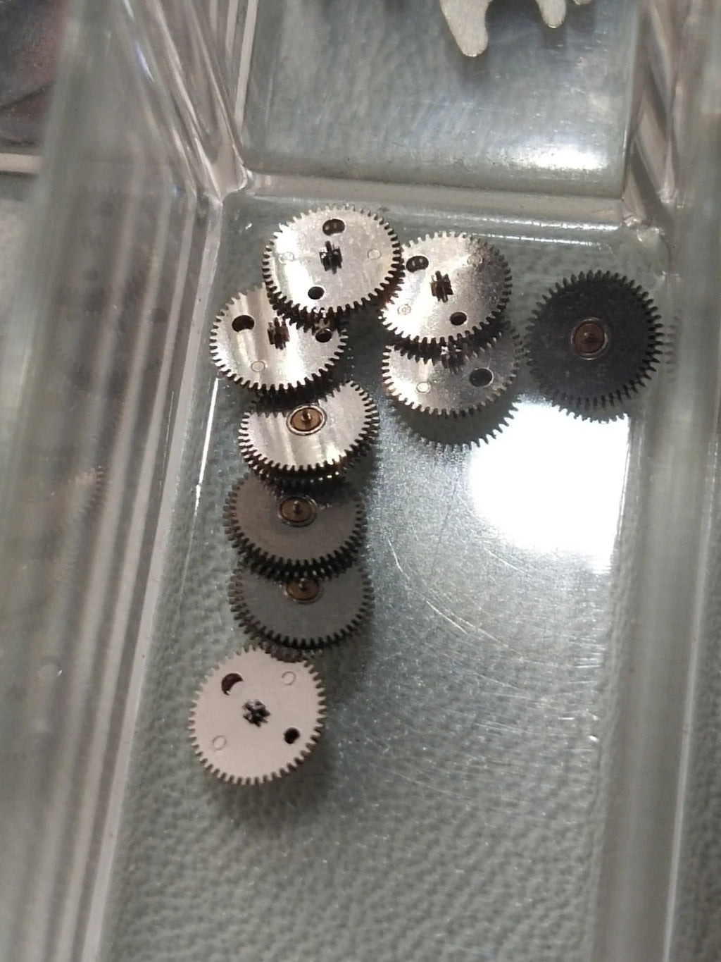 NOS Seiko Parts 668 250 /1pc