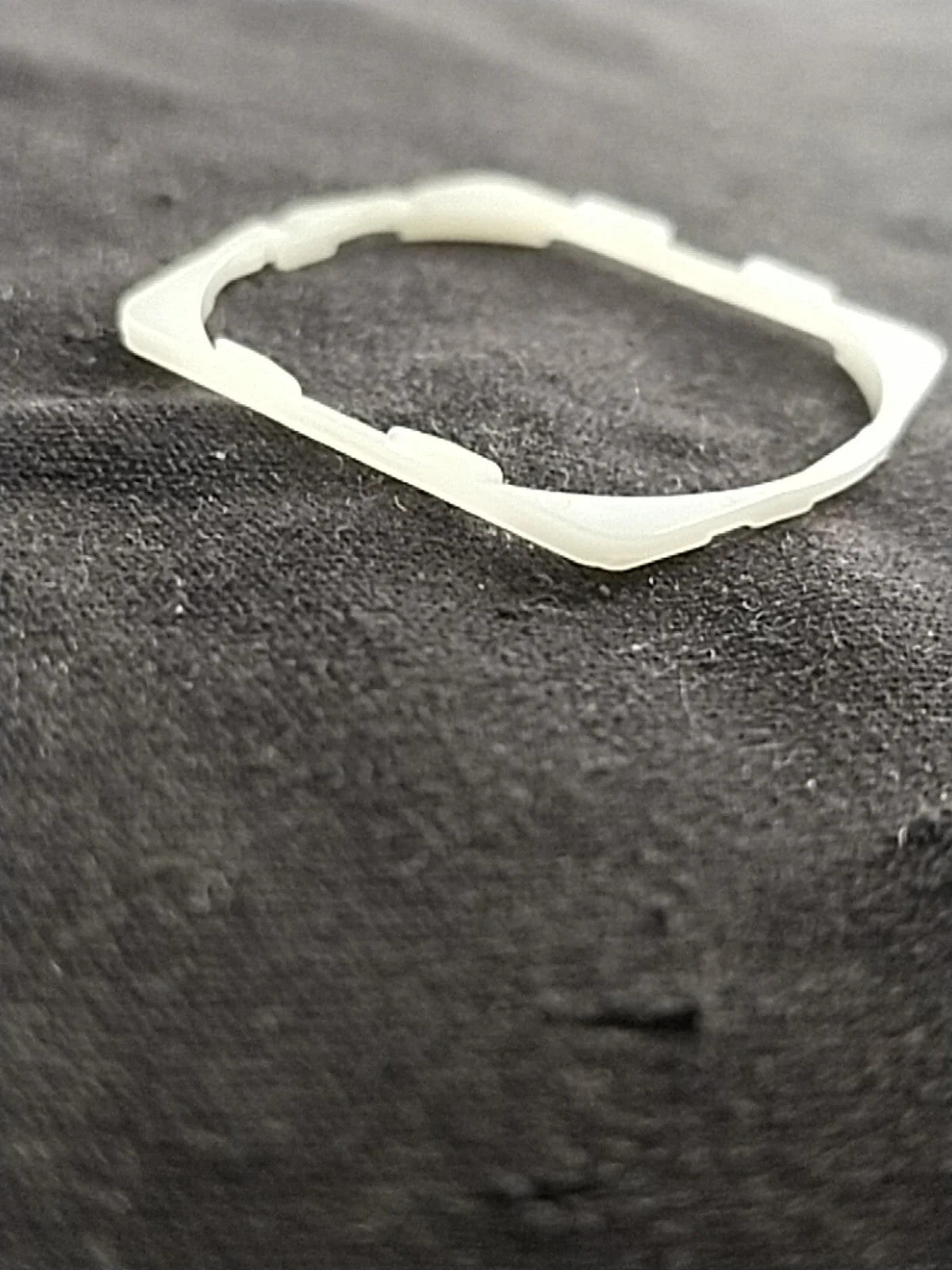 NOS Seiko Part . 8609 0770 / Holdingring For gasket