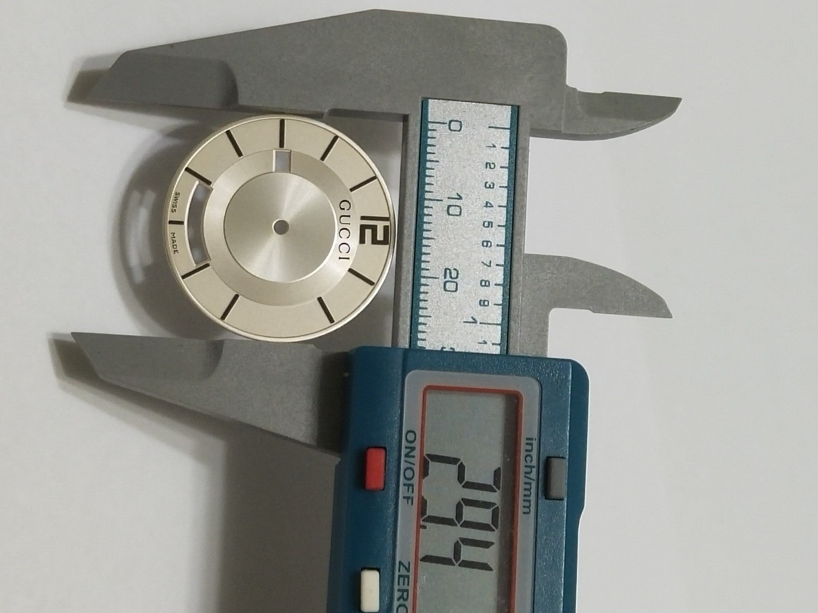 GUCCI Original / Dail /Day Date  / Part No. YDA05013/  cream color 