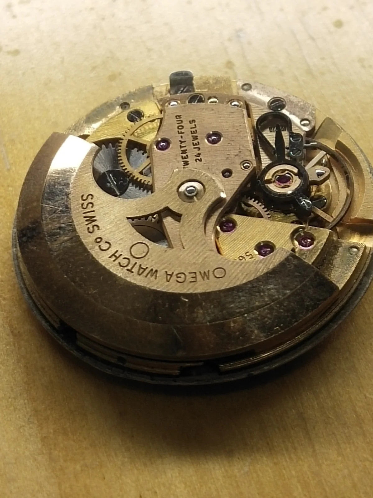 Omega 565 movement with dial / fully working / used