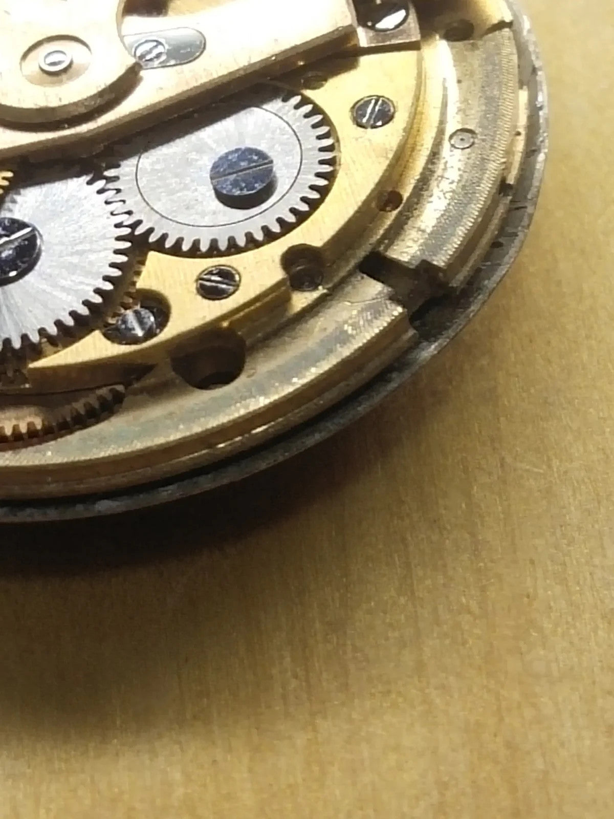 Omega 565 movement with dial / fully working / used