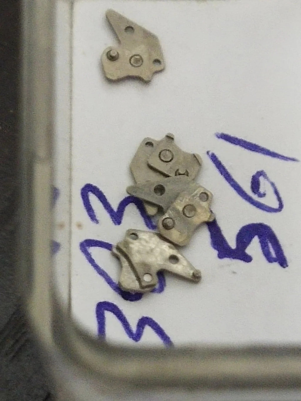 NOS SEIKO PARTS / Sitting lever/ Part . 383 561/560 Cal.5606/19/26/21/B/A/ 1pc