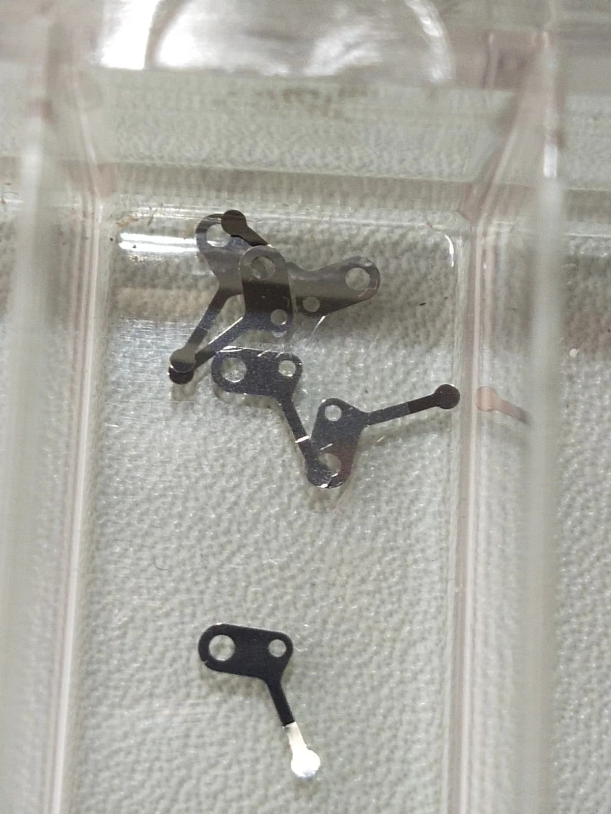 NOS Seiko Parts 560 004 /1pc