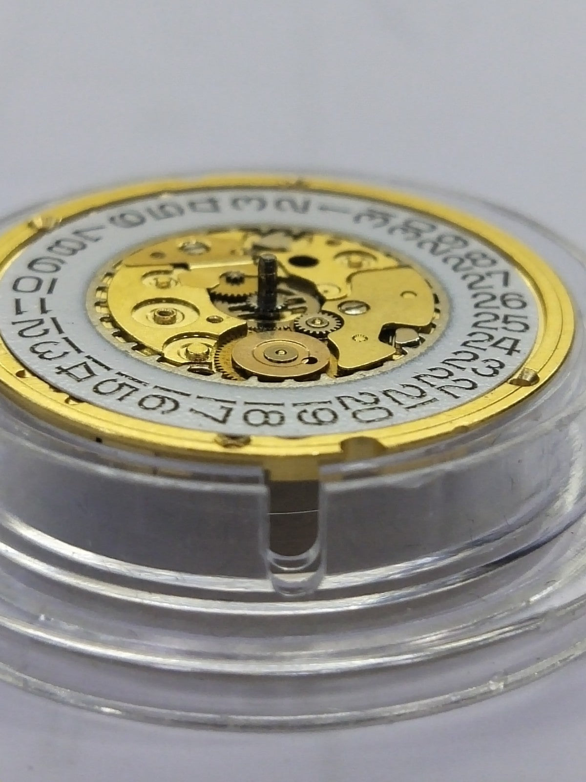 ETA 255 441 movement / 2 hands / date 3/4 clock /The Long minute wheel/Full work