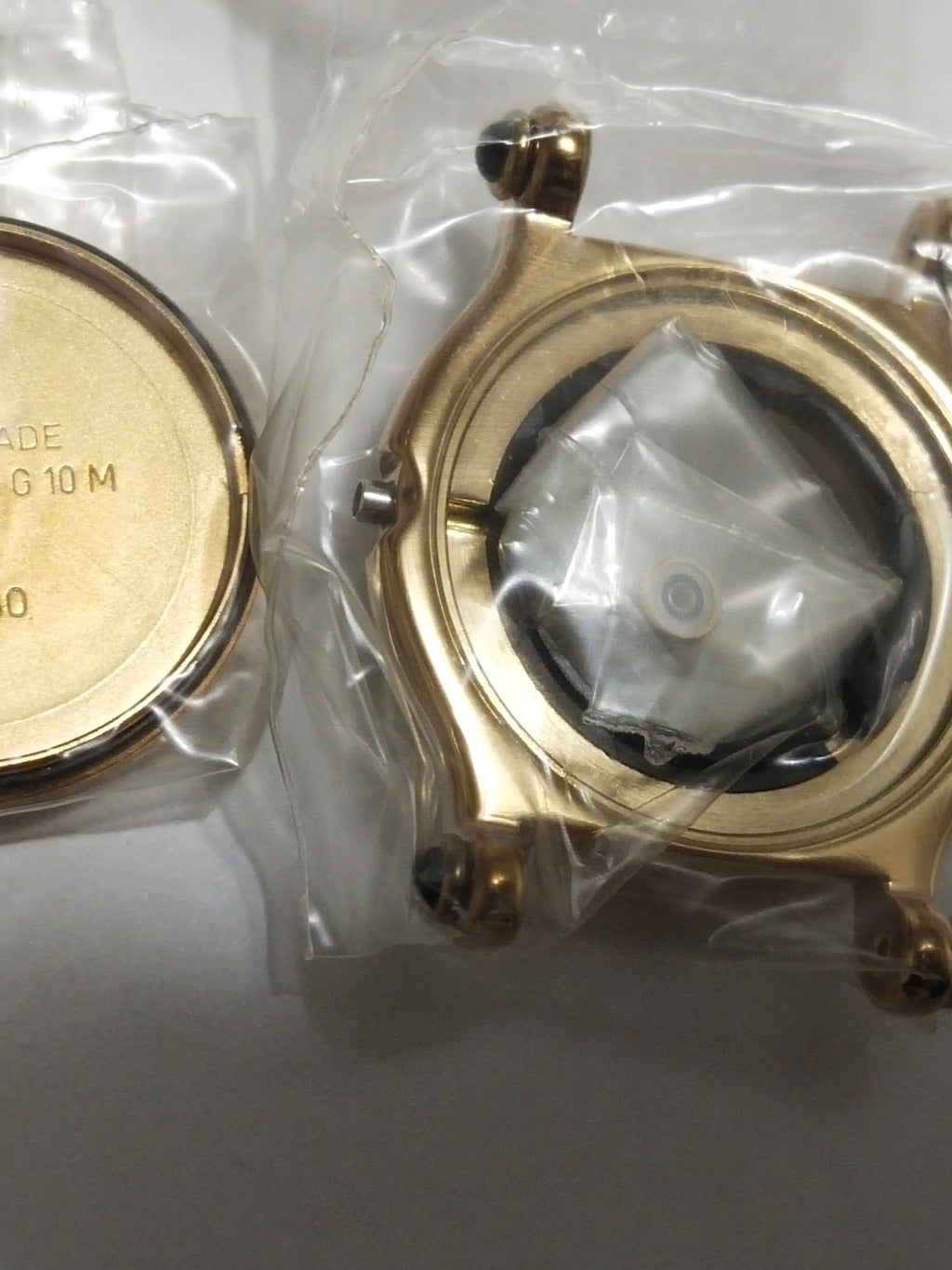 GUCCI Original / Complete Case/ Part No. 102.6500.2.3/ 6500L Gold color 