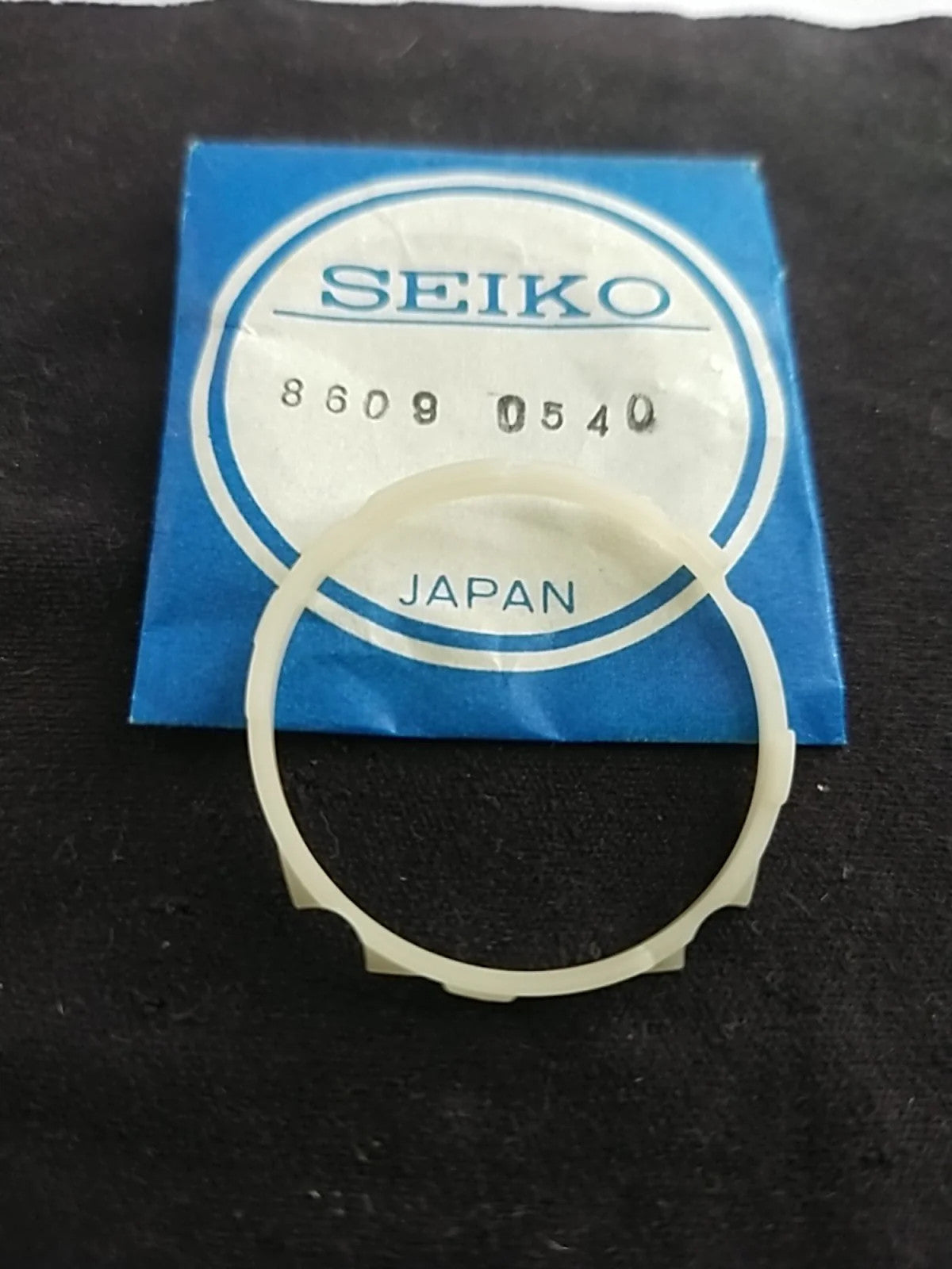 NOS Seiko Part . 8609 0540 / Holdingring For gasket