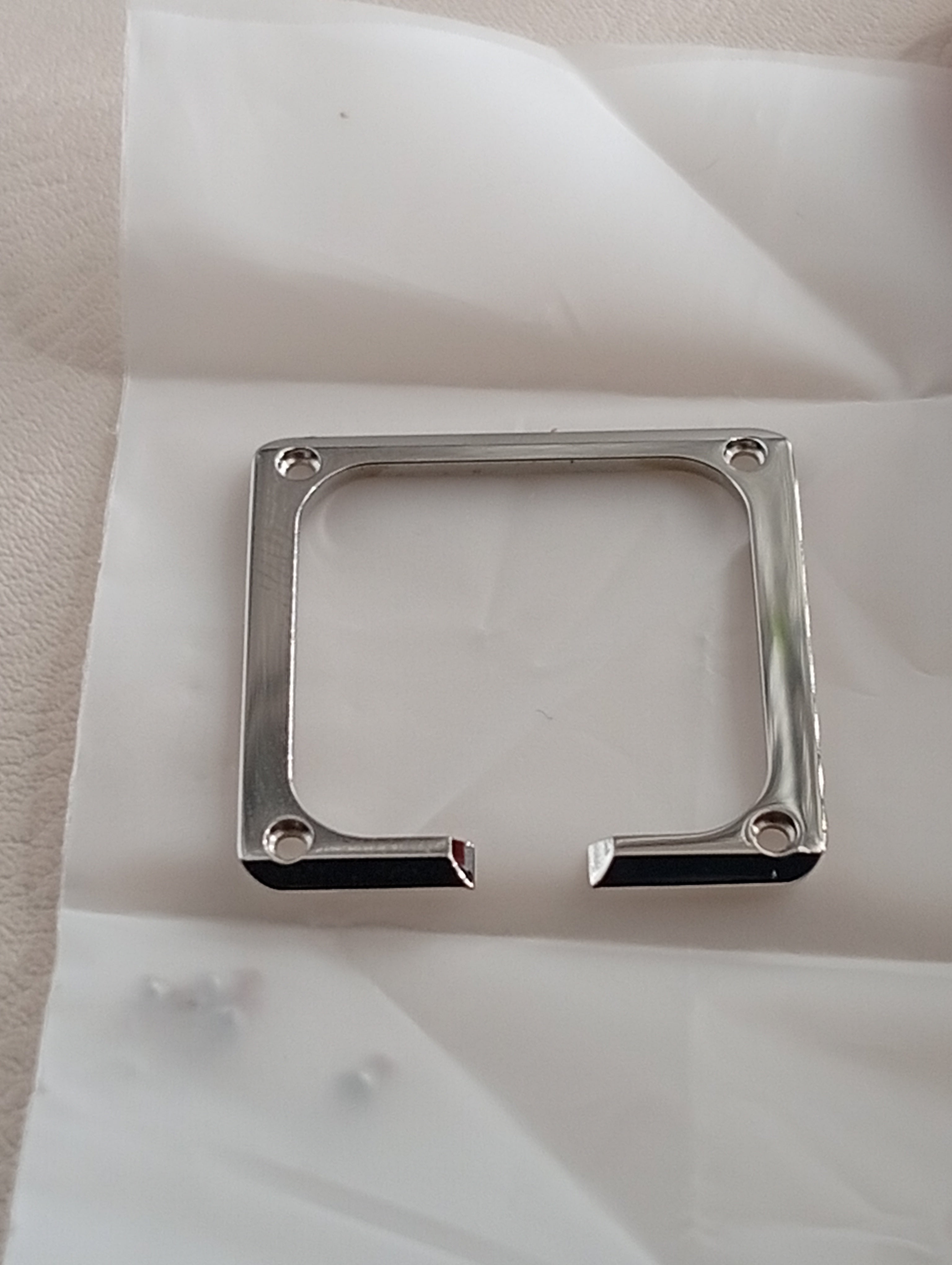 GUCCI CASE COMPLETE YAD58358