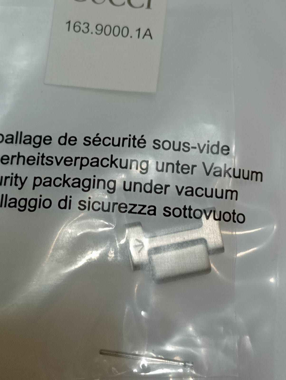 Gucci Link part no.163.9000.1A15.9mm