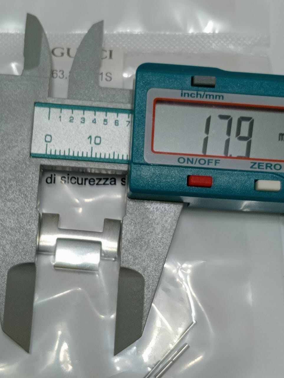 Gucci Link part no.163.8905.1S17.9mm