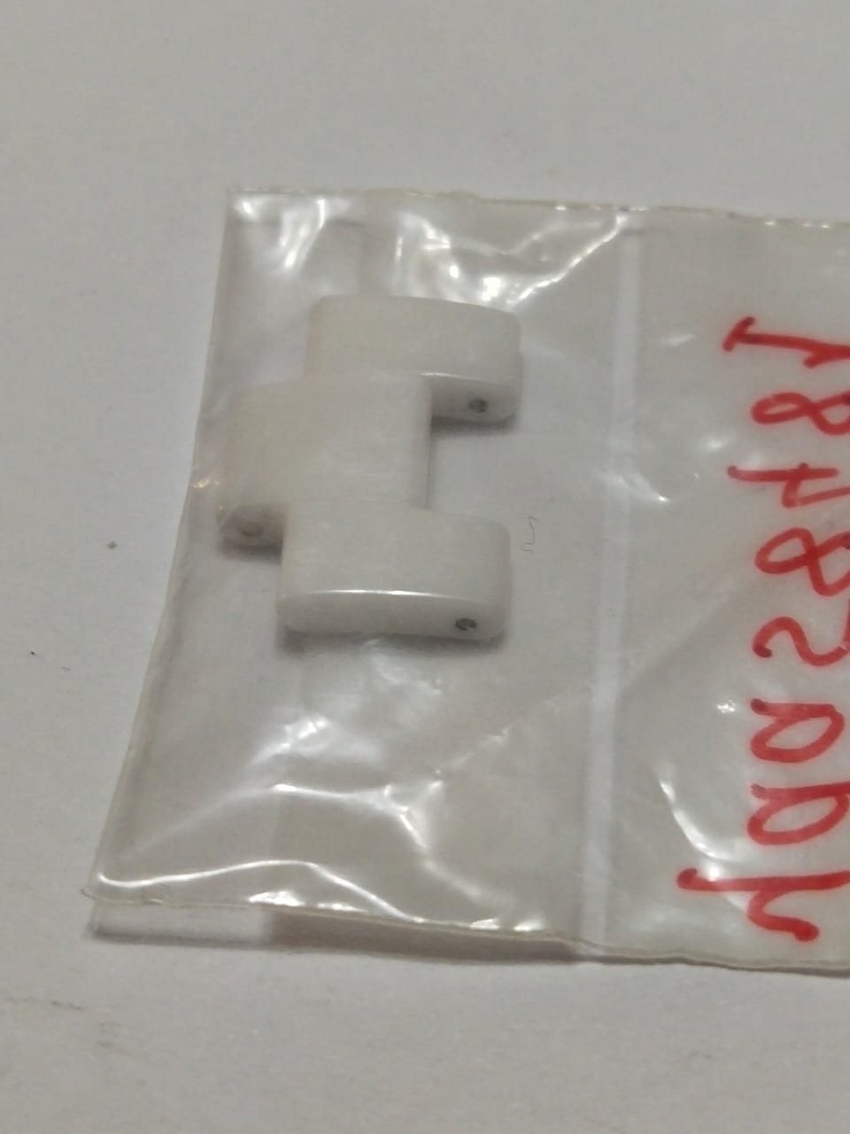 Gucci Link  White Ceramic  19mm  Part No YDA58481