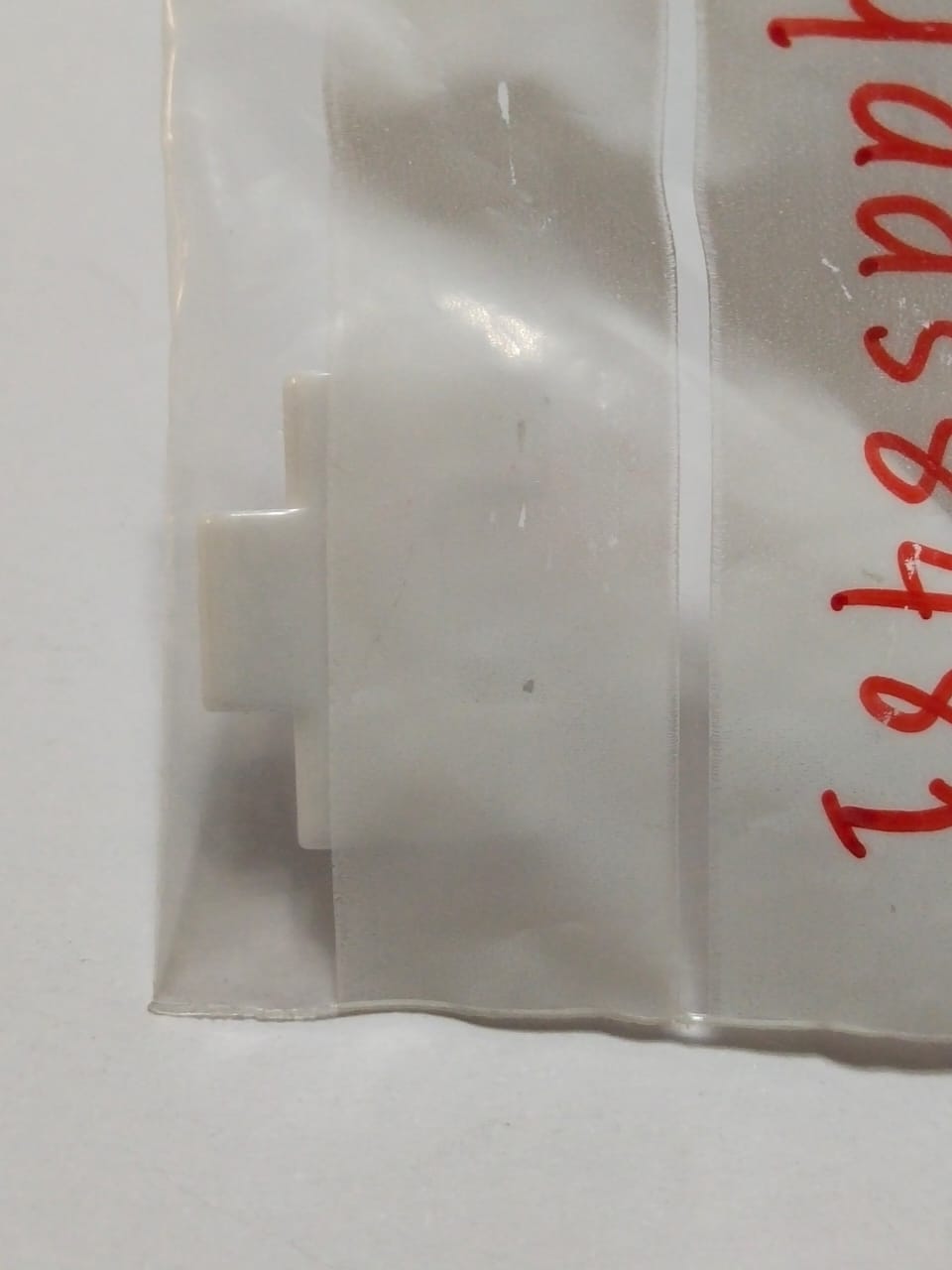 Gucci Link  White Ceramic  19mm  Part No YDA58481