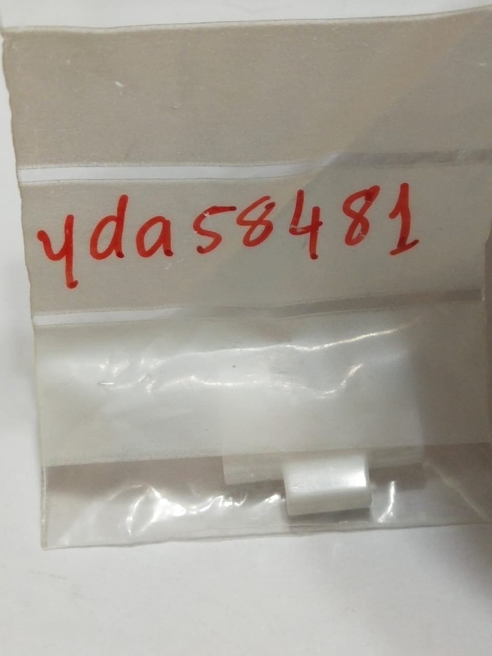 Gucci Link  White Ceramic  19mm  Part No YDA58481