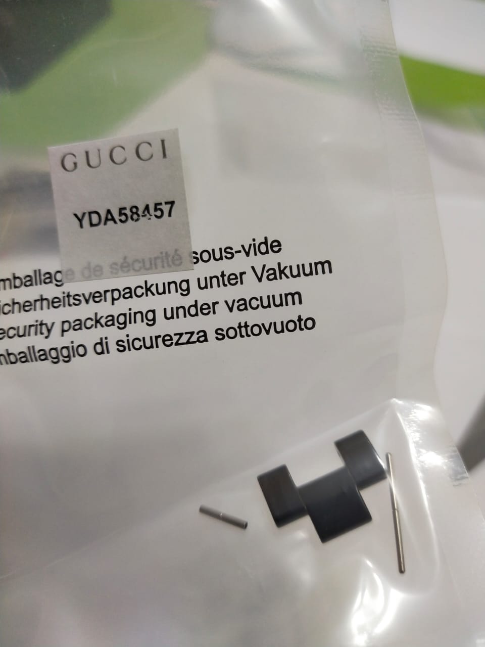 Gucci Link  Black Ceramic  18mm  Part No YDA58457