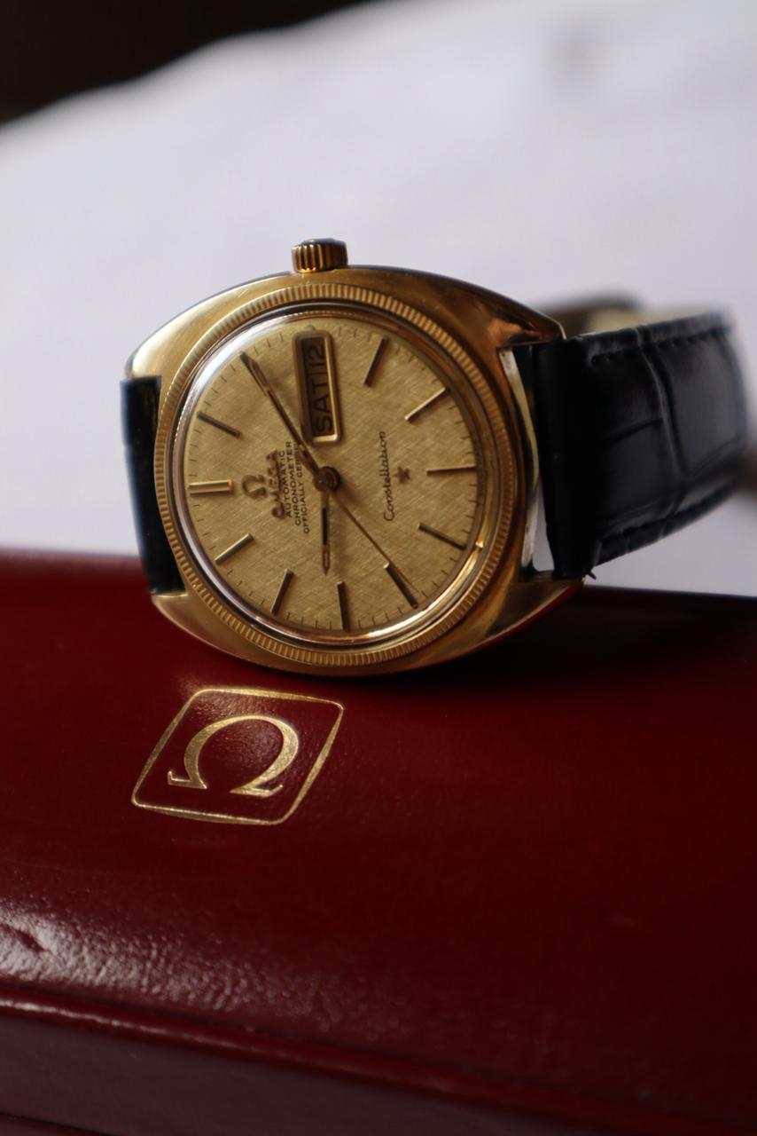 OMEGA Ω Constellation C Shape ~ Gerald Genta Design ~ DayDate Gold Linen Dial from late 1960’s