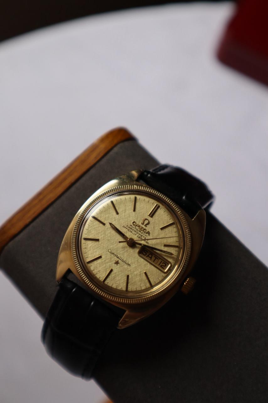 OMEGA Ω Constellation C Shape ~ Gerald Genta Design ~ DayDate Gold Linen Dial from late 1960’s