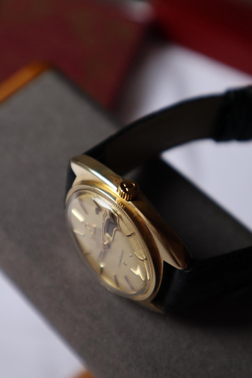 OMEGA Ω Constellation C Shape ~ Gerald Genta Design ~ DayDate Gold Linen Dial from late 1960’s
