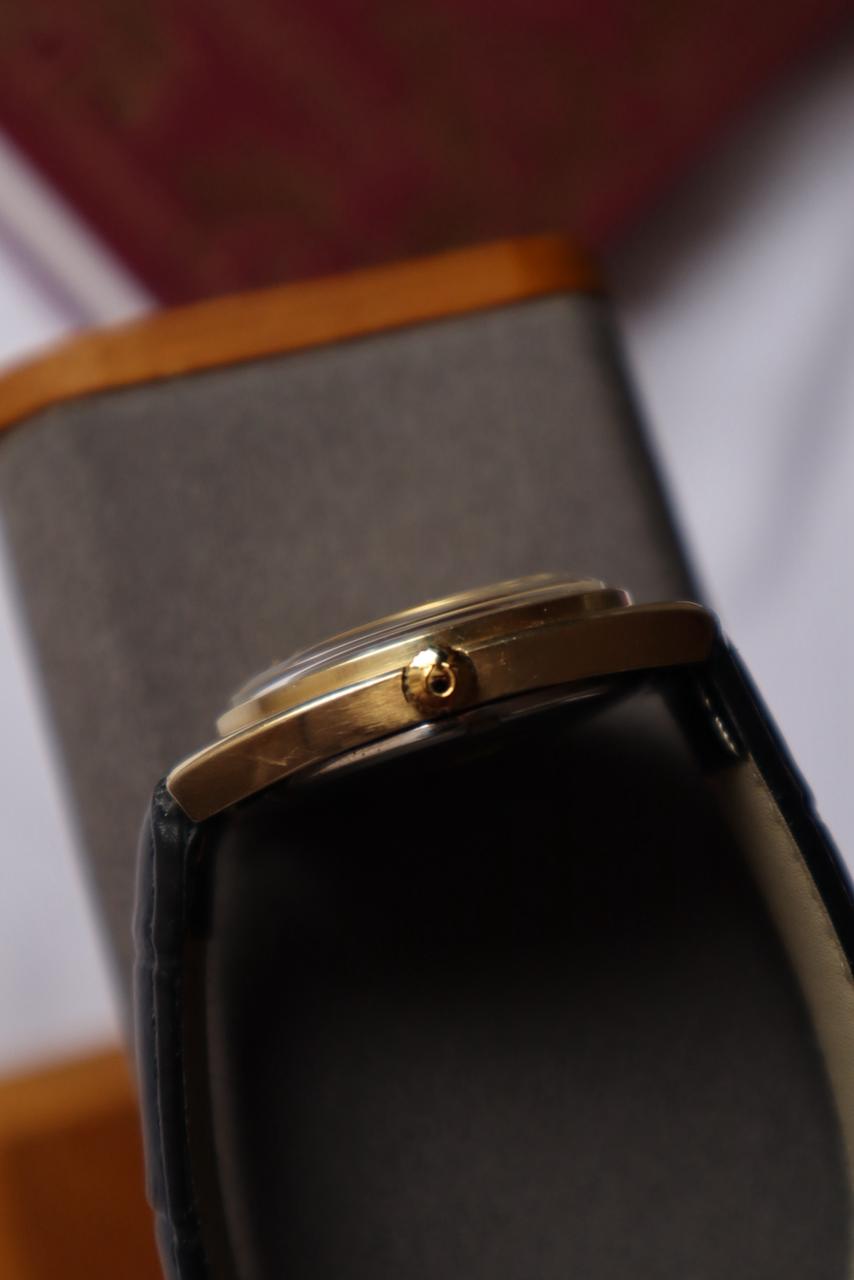 OMEGA Ω Constellation C Shape ~ Gerald Genta Design ~ DayDate Gold Linen Dial from late 1960’s