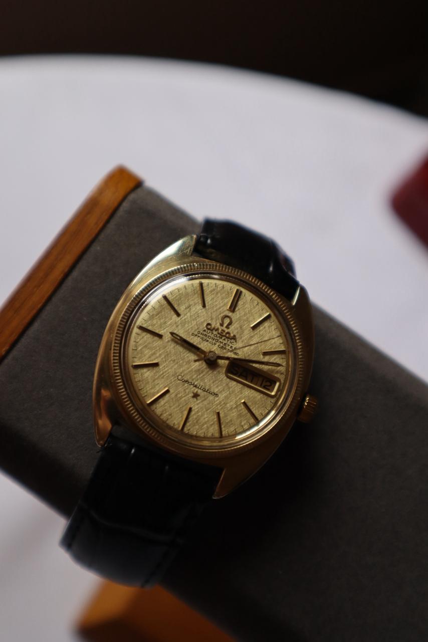 OMEGA Ω Constellation C Shape ~ Gerald Genta Design ~ DayDate Gold Linen Dial from late 1960’s