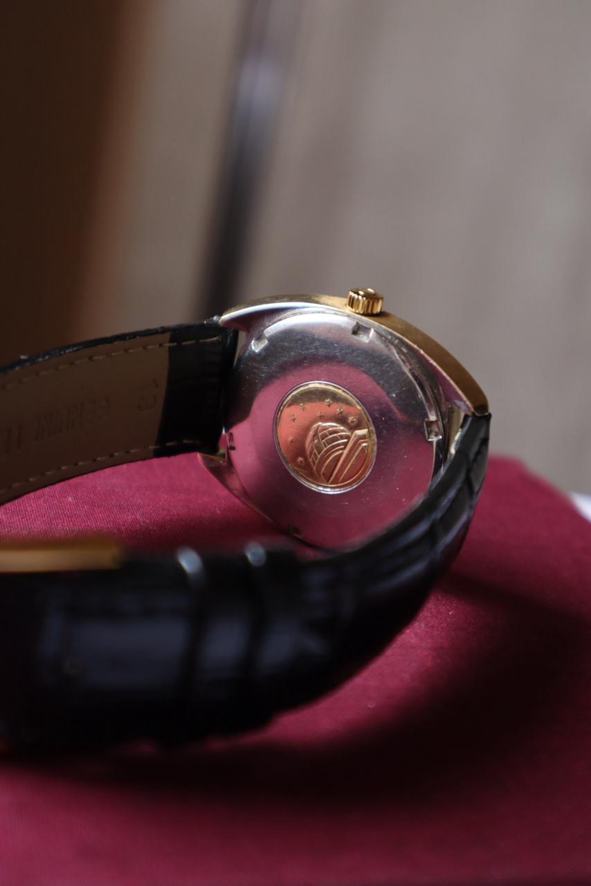 OMEGA Ω Constellation C Shape ~ Gerald Genta Design ~ DayDate Gold Linen Dial from late 1960’s