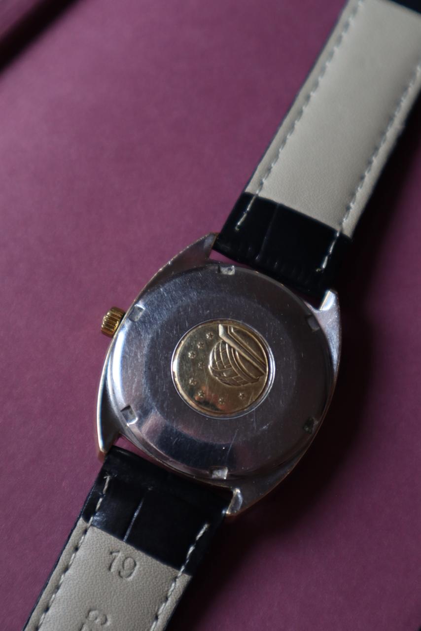 OMEGA Ω Constellation C Shape ~ Gerald Genta Design ~ DayDate Gold Linen Dial from late 1960’s