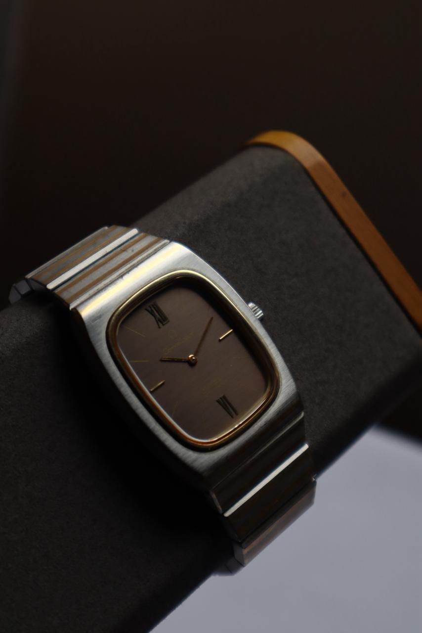 Vintage OMEGA Ω Constellation Tank