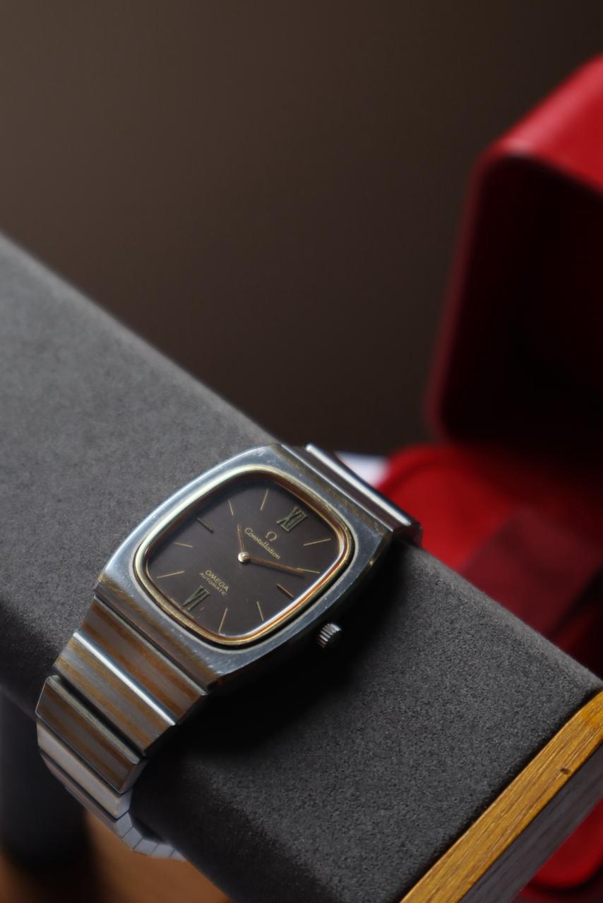 Vintage OMEGA Ω Constellation Tank