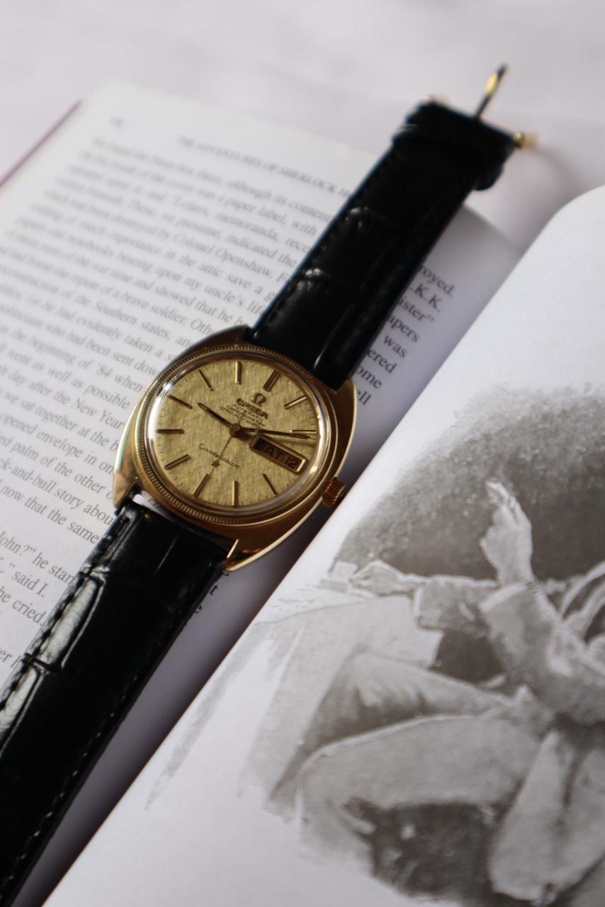 OMEGA Ω Constellation C Shape ~ Gerald Genta Design ~ DayDate Gold Linen Dial from late 1960’s