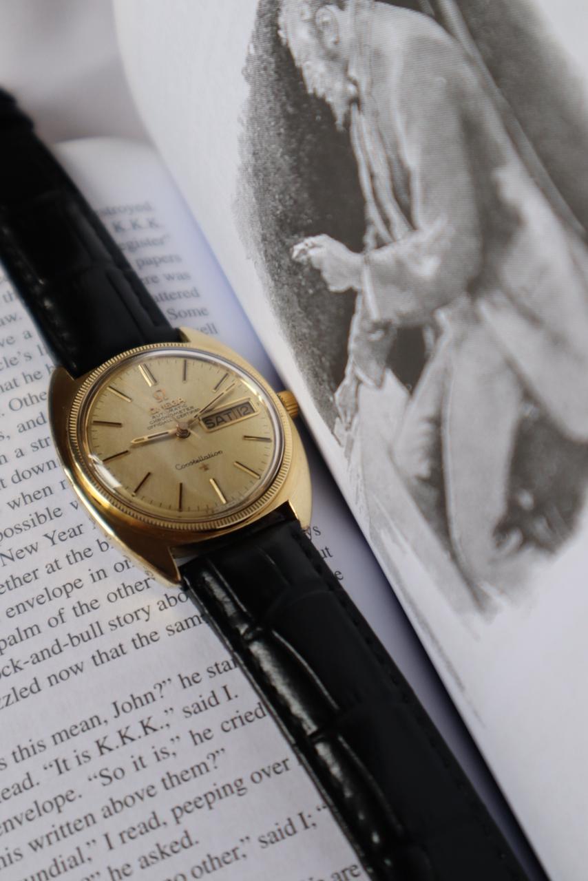 OMEGA Ω Constellation C Shape ~ Gerald Genta Design ~ DayDate Gold Linen Dial from late 1960’s