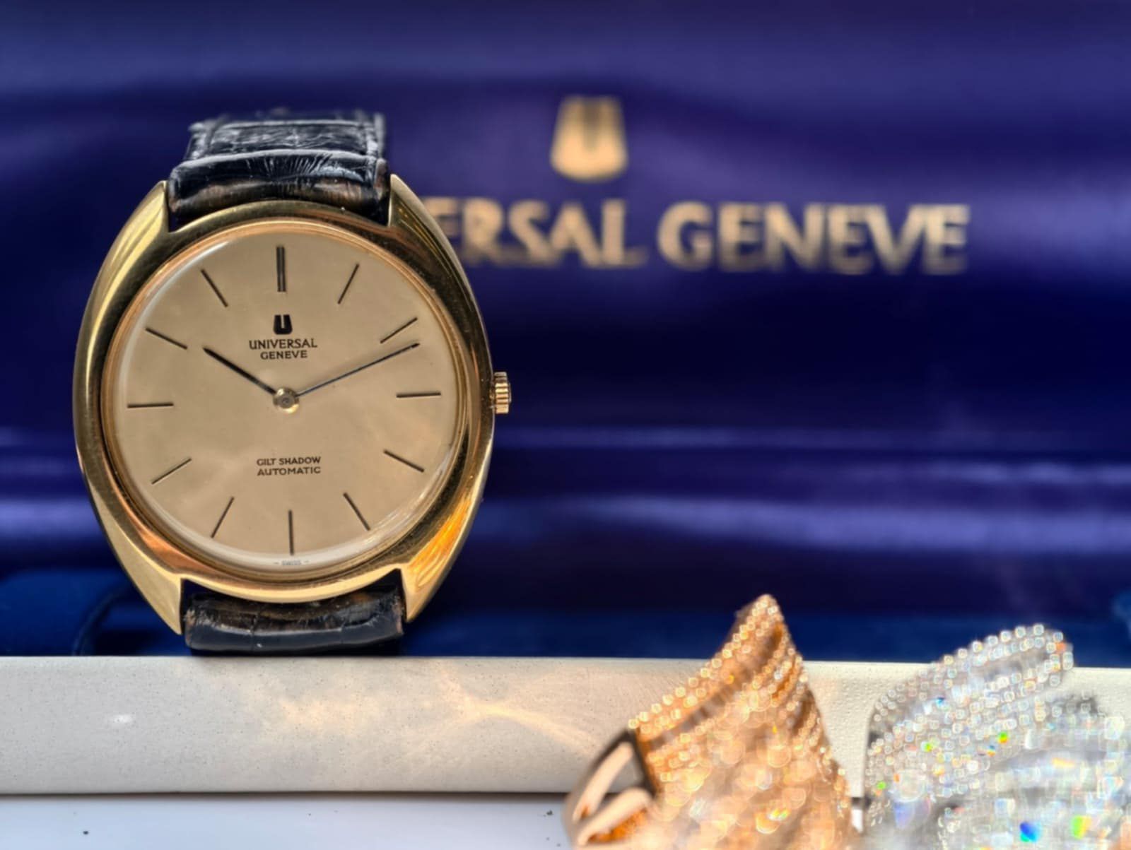 Vintage Universal Genève ~ Gilt Shadow 🤍