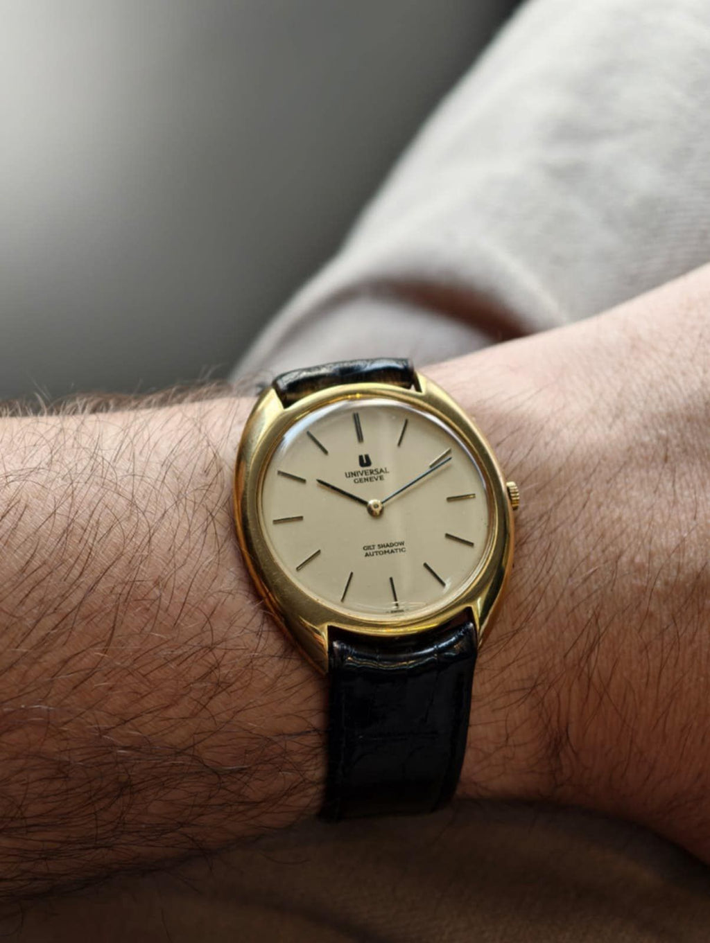 Vintage Universal Genève ~ Gilt Shadow 🤍