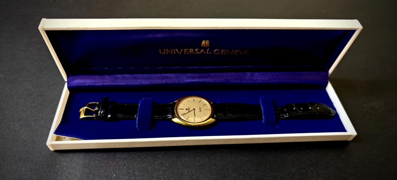 Vintage Universal Genève ~ Gilt Shadow 🤍