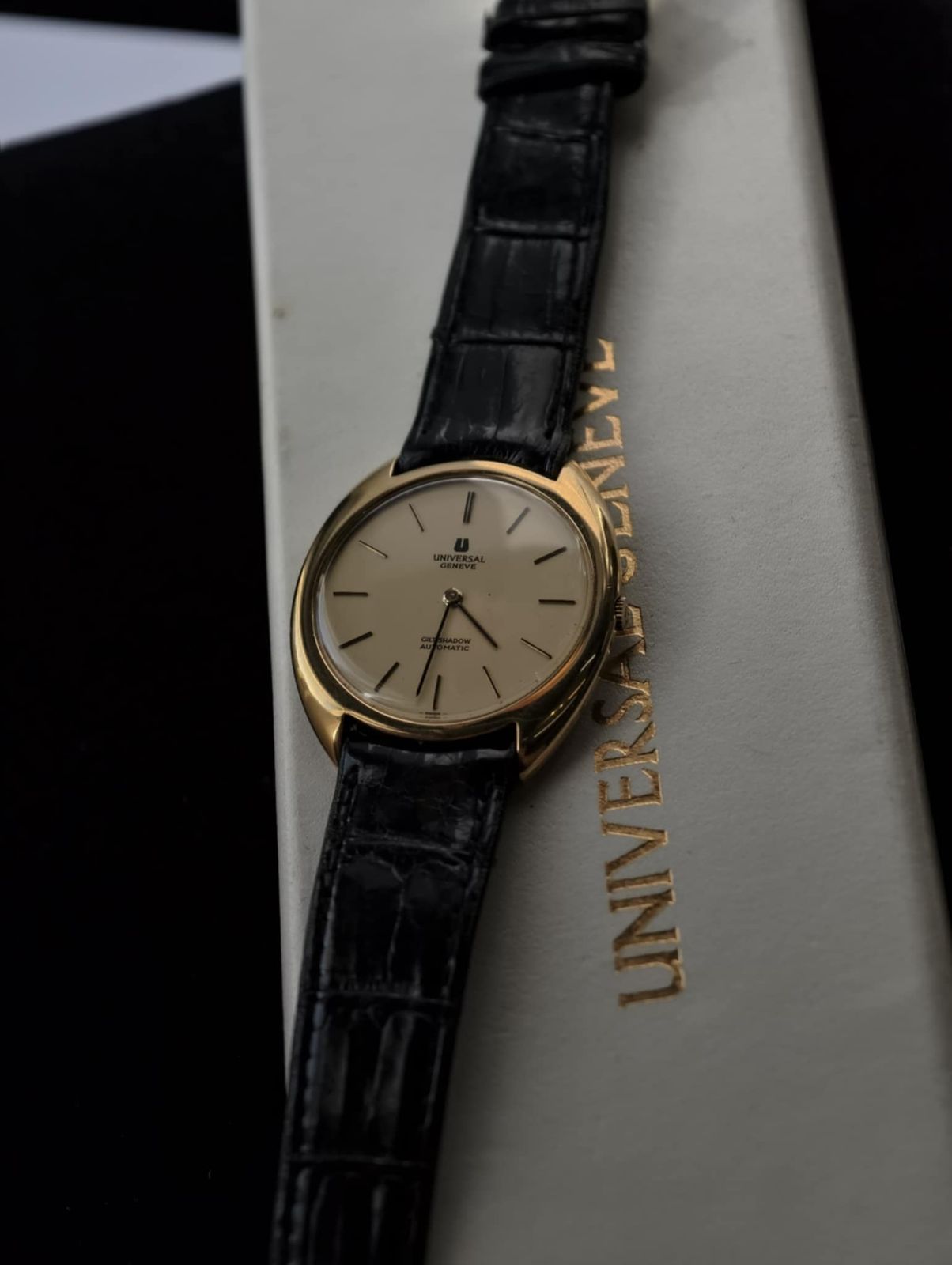 Vintage Universal Genève ~ Gilt Shadow 🤍