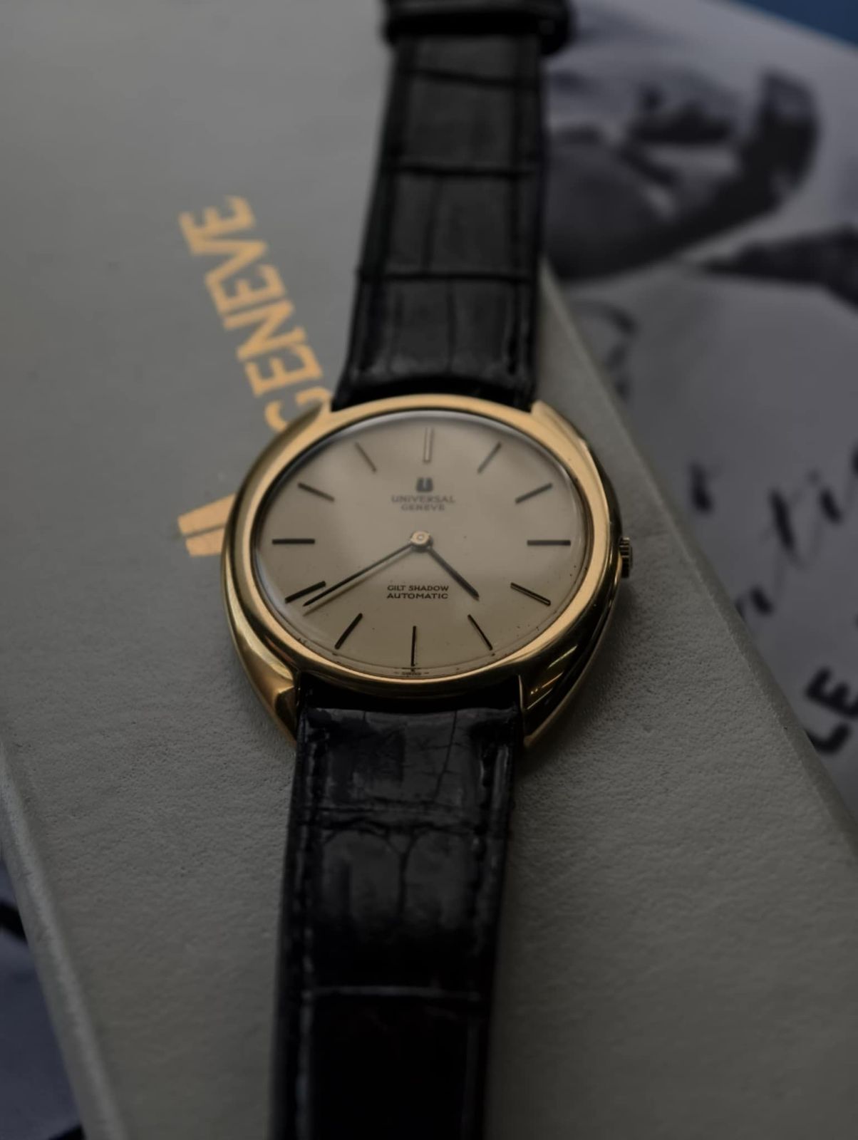 Vintage Universal Genève ~ Gilt Shadow 🤍