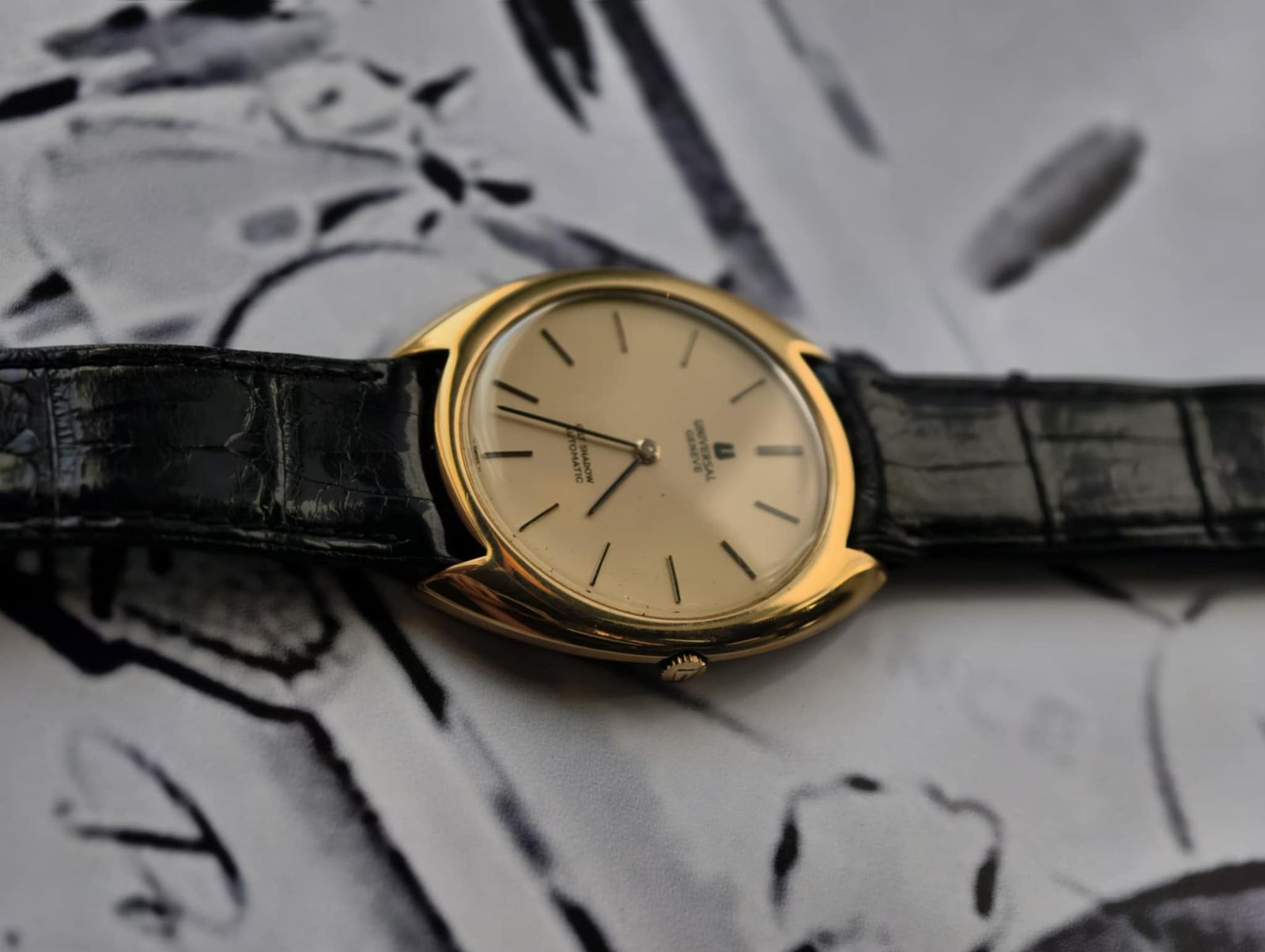 Vintage Universal Genève ~ Gilt Shadow 🤍