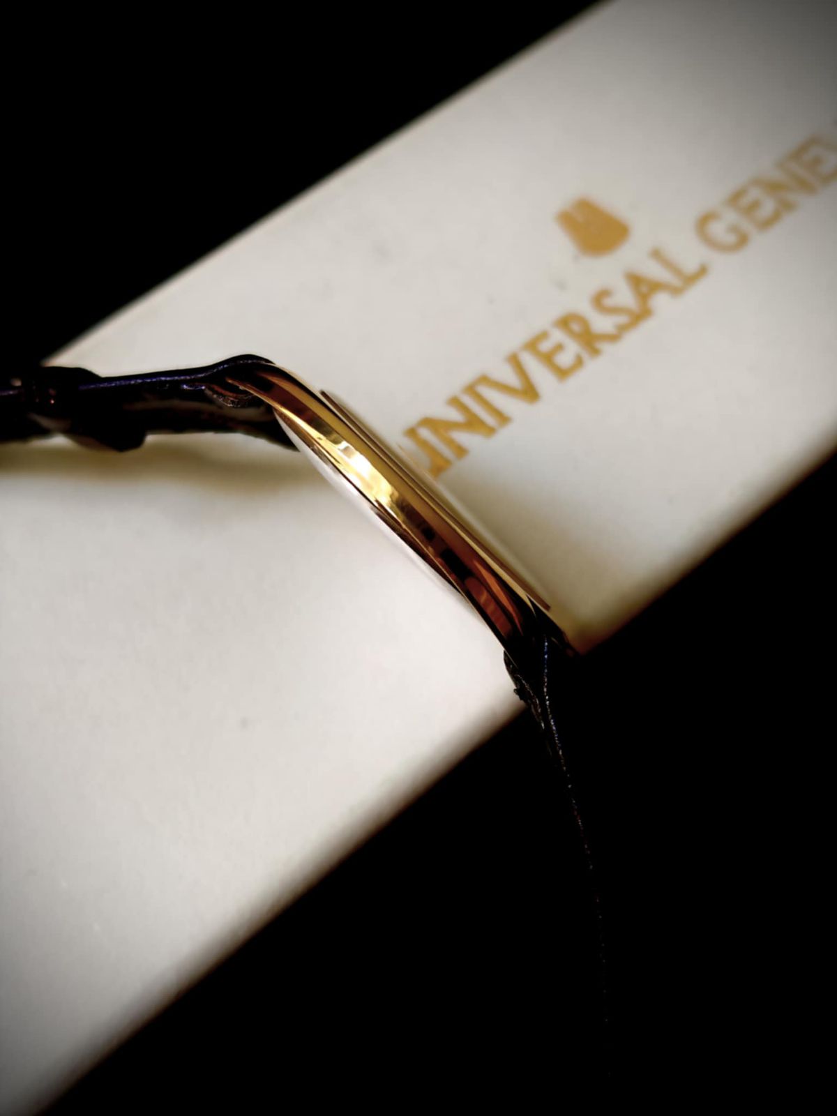 Vintage Universal Genève ~ Gilt Shadow 🤍