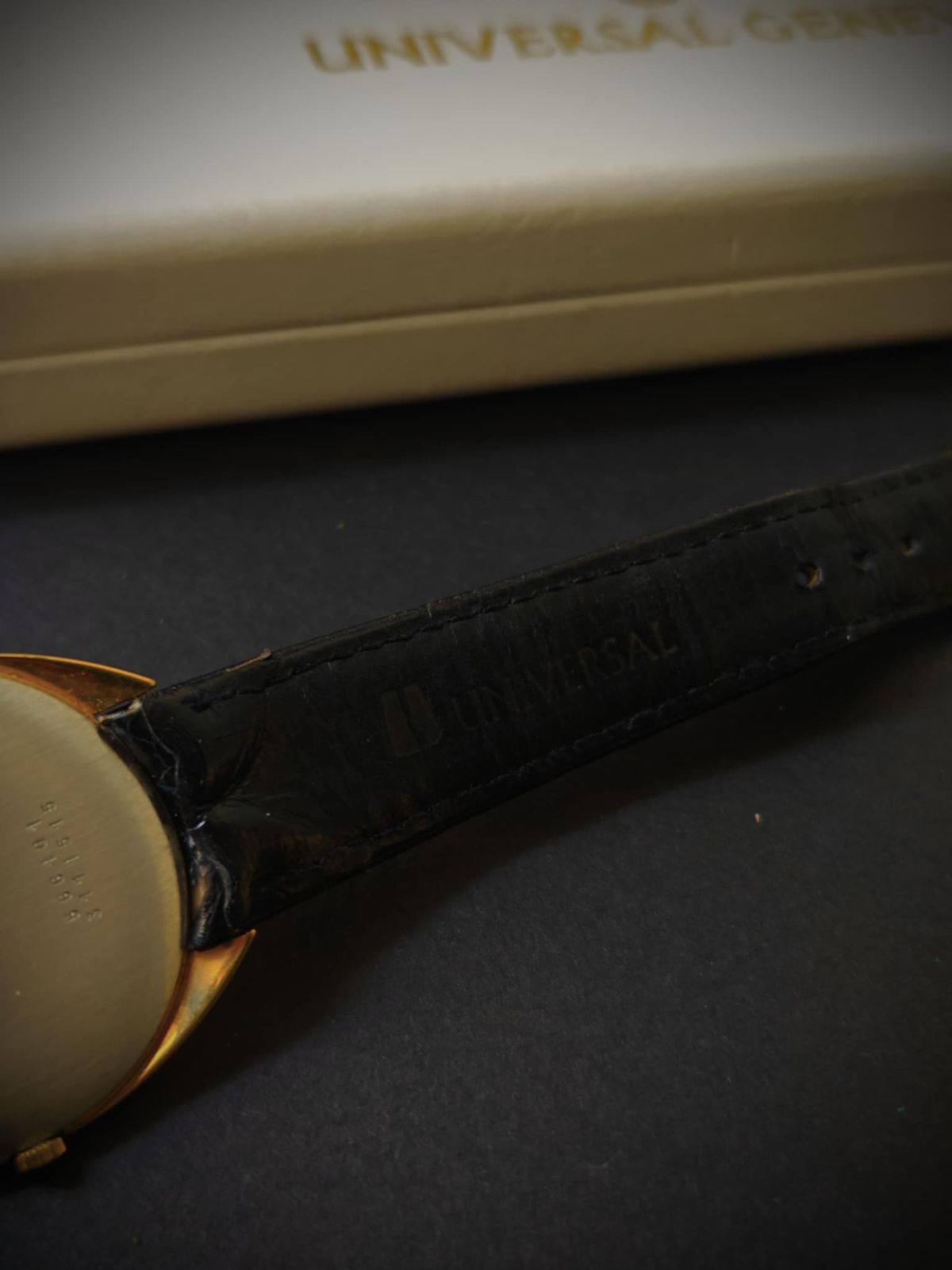 Vintage Universal Genève ~ Gilt Shadow 🤍