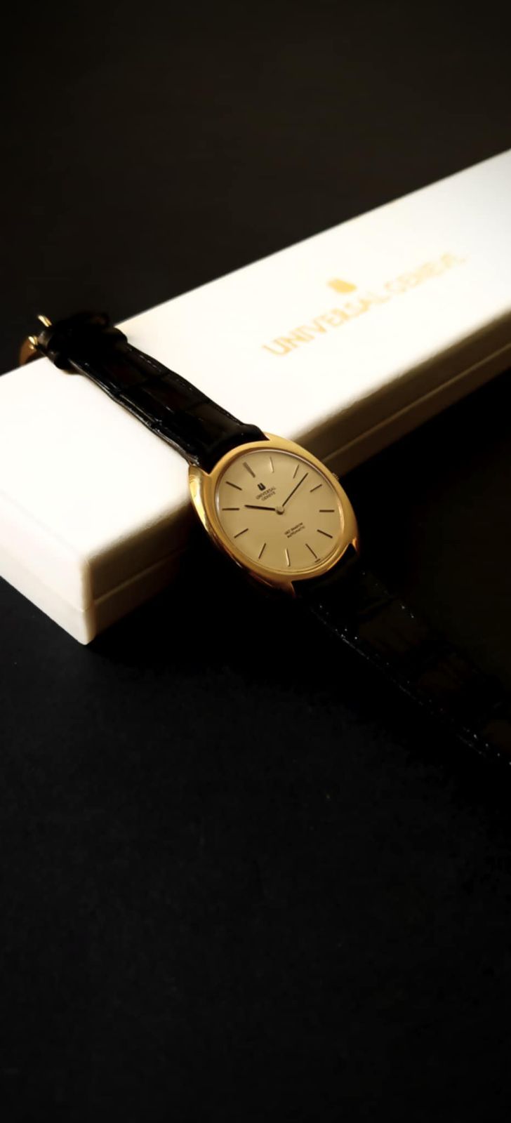 Vintage Universal Genève ~ Gilt Shadow 🤍