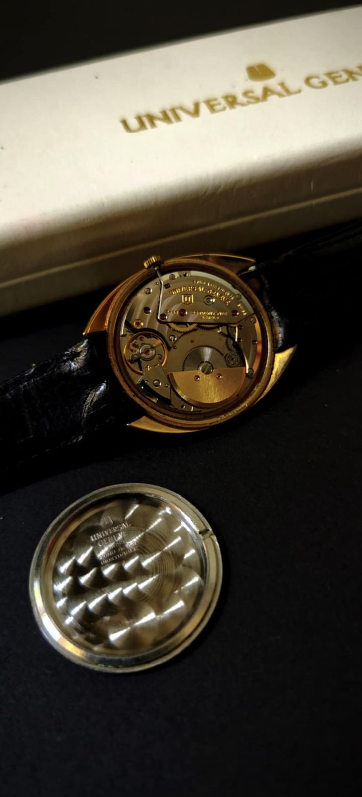 Vintage Universal Genève ~ Gilt Shadow 🤍