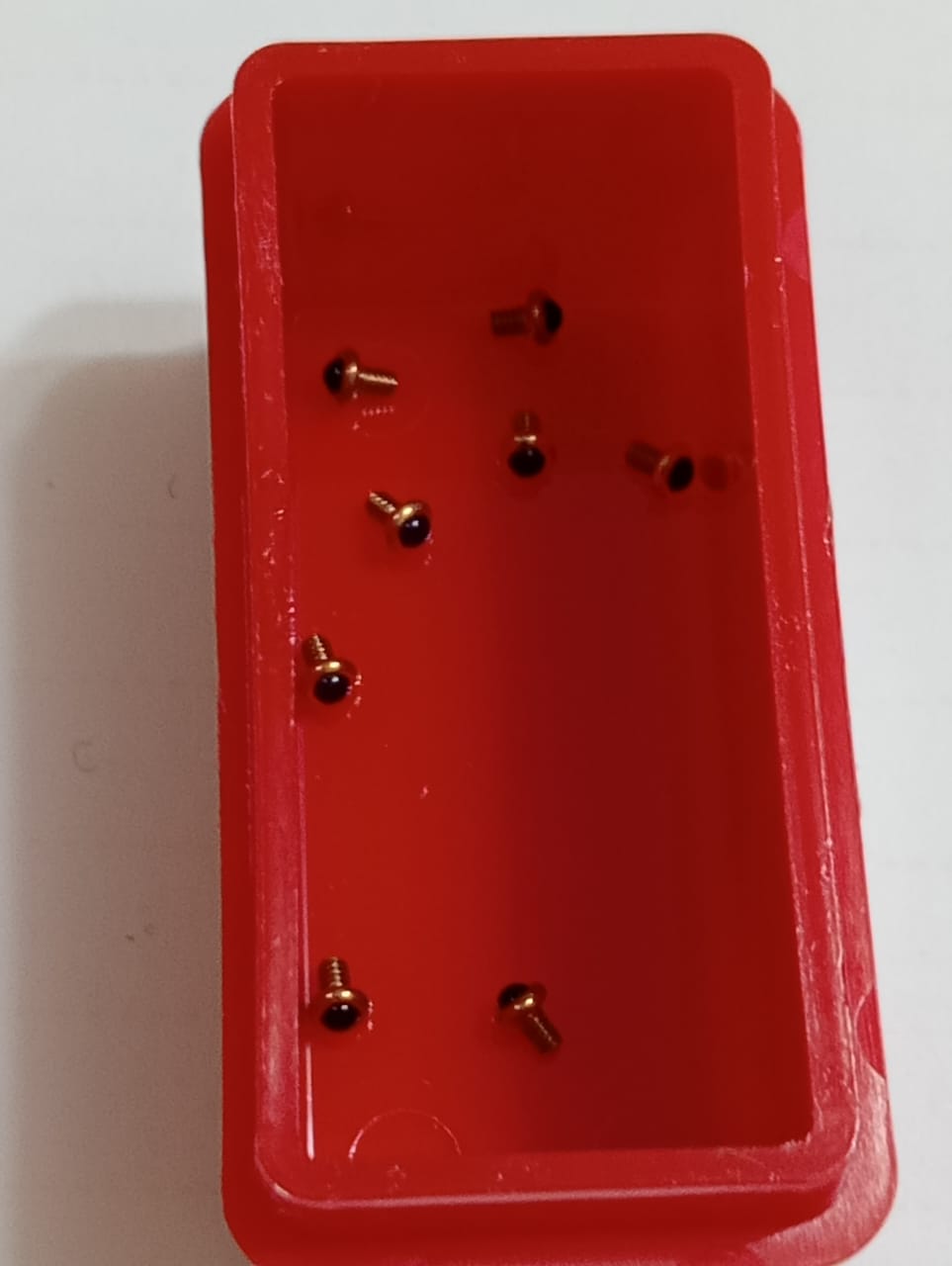 GUCCI SCREW 200.6500.3.2/CABOCHON DE BOITE 6500P BLEU/PRICE FOR ONE SCREW